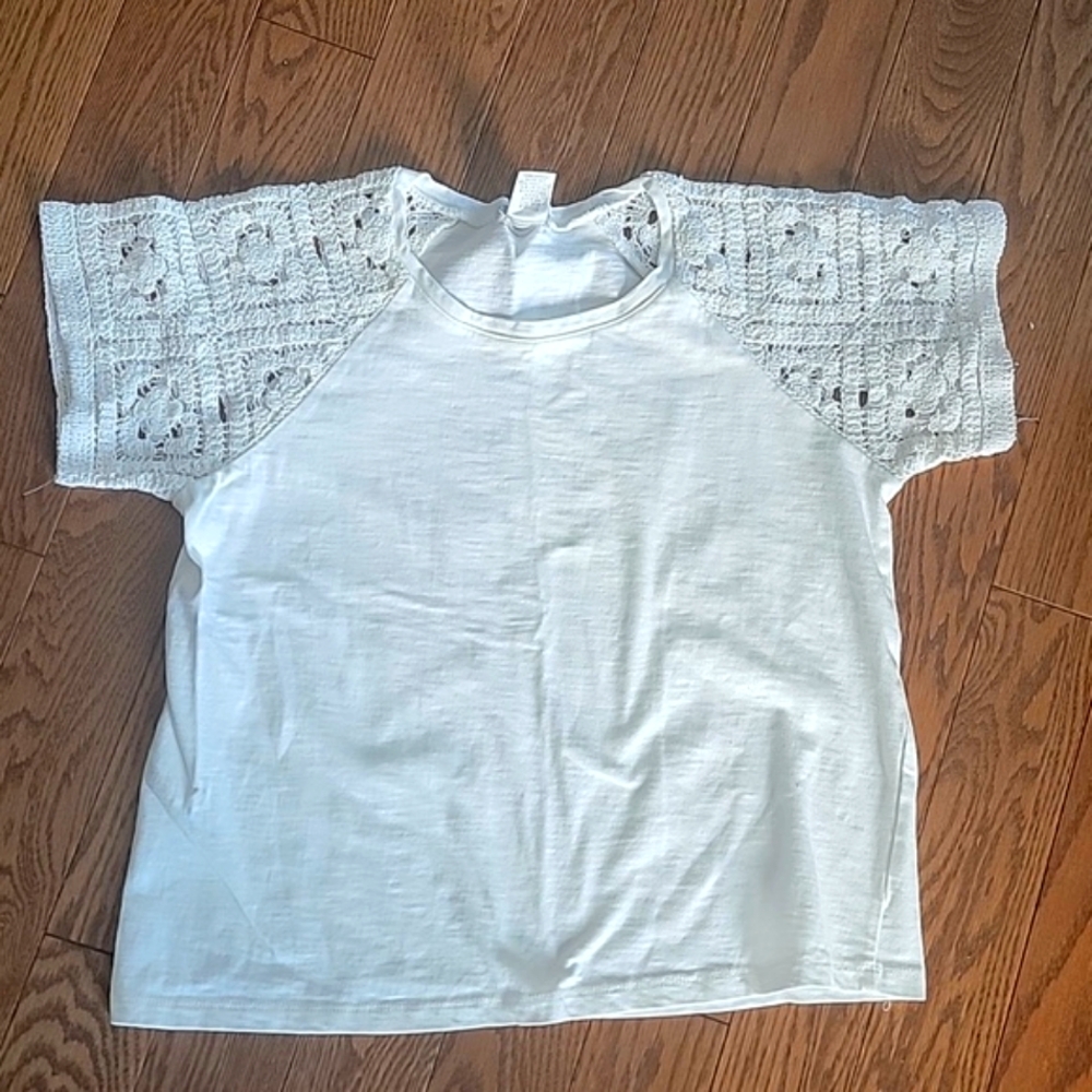 Design History Crotched Sleeve Top